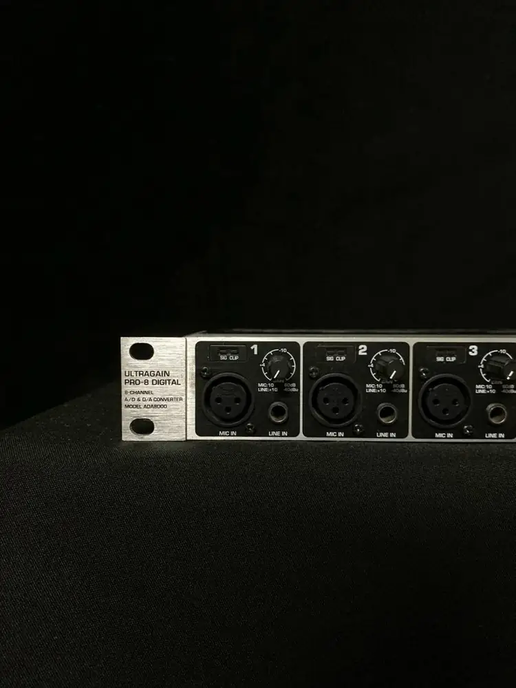 Behringer Ultragain Pro-8 Digital · Photo 1