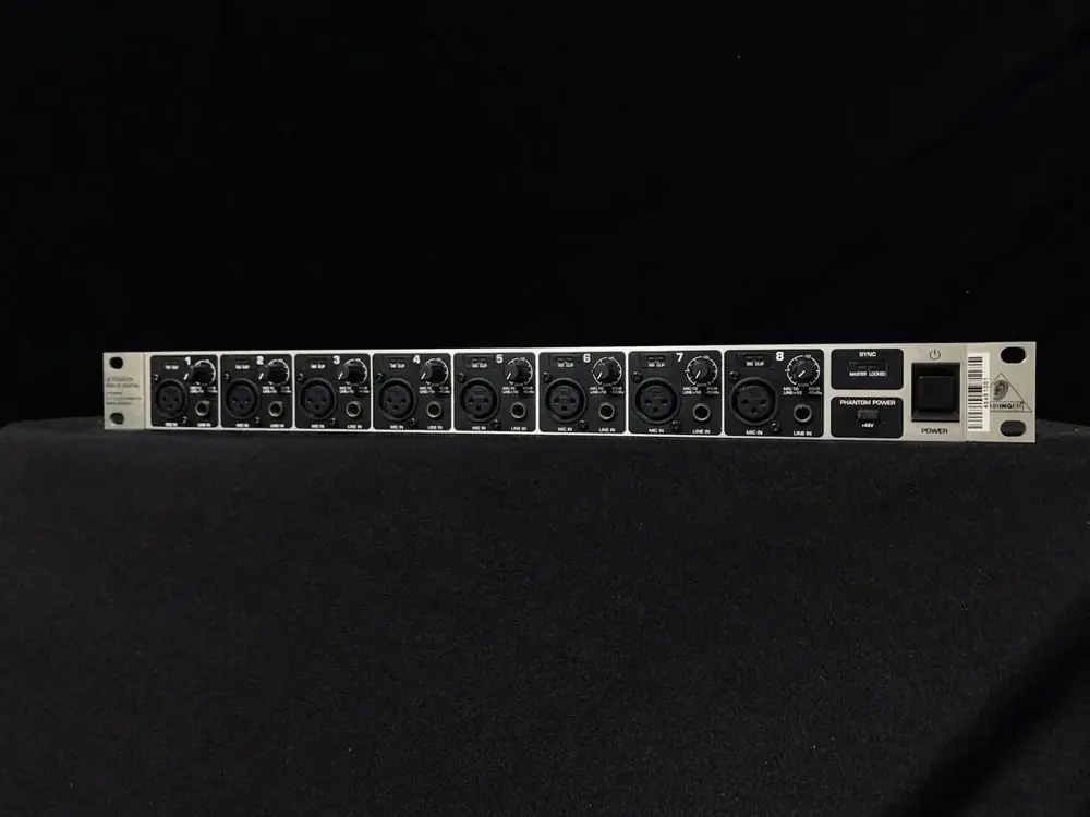 Behringer Ultragain Pro-8 Digital · Photo 2