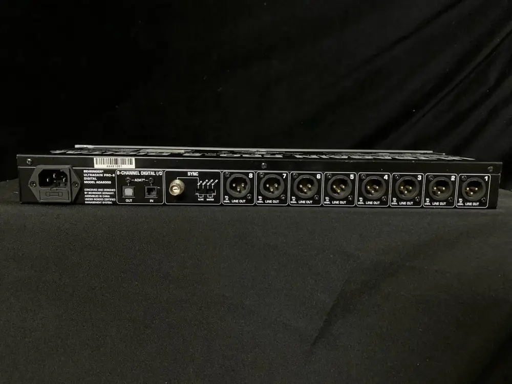 Behringer Ultragain Pro-8 Digital · Photo 3