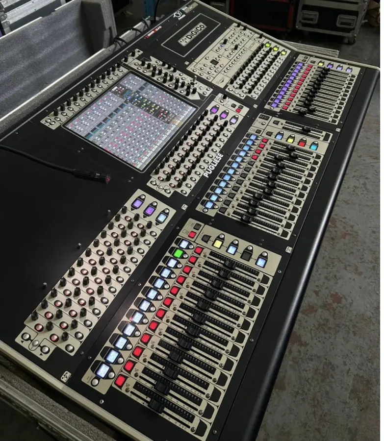 DiGiCo SD8 · Photo 2
