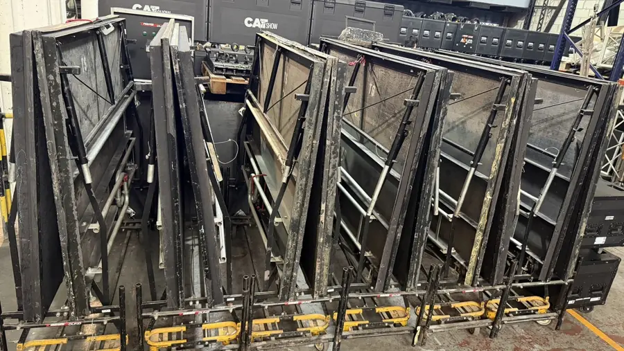 Folding hotel stage risers · Photo 1