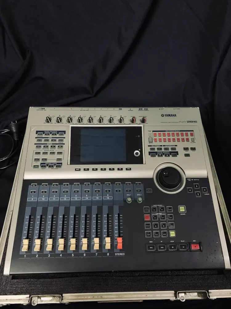 Yamaha AW2816 · Photo 1
