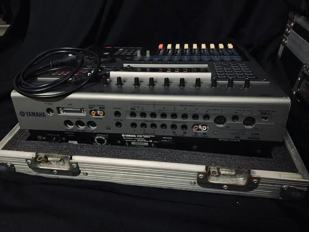Yamaha AW2816 · Photo 2