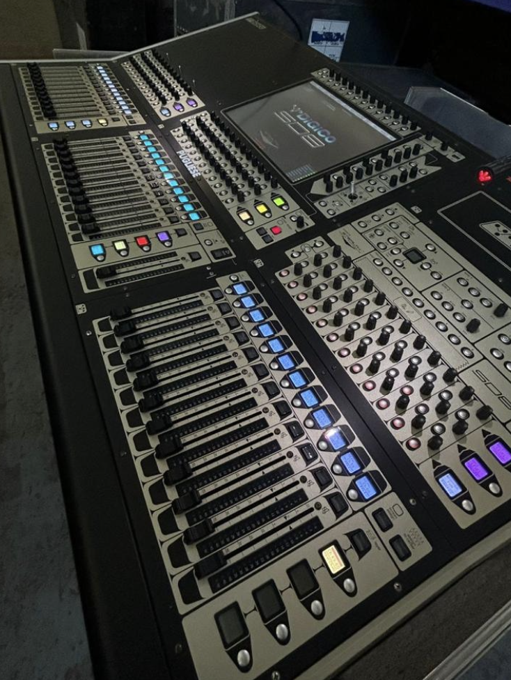 DiGiCo SD8 - Vista 1